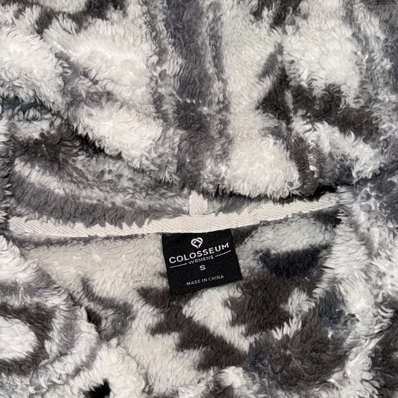 Colosseum Worcester Railers hockey aztec Patterned Fleece Hoodie small - Picture 3 of 3